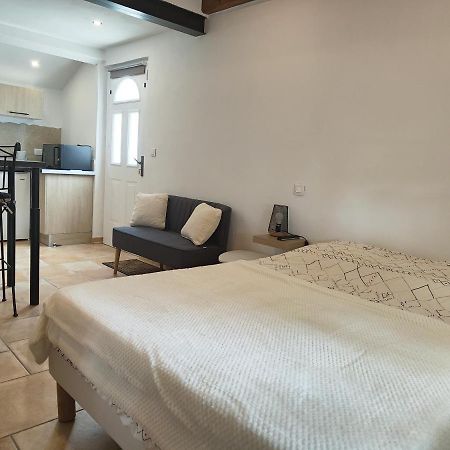 Studio Au Calme Avec Piscine Et Toutes Les Commodites Necessaires Le Thor Exterior foto