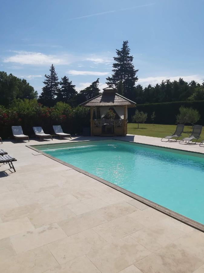 Studio Au Calme Avec Piscine Et Toutes Les Commodites Necessaires Le Thor Exterior foto