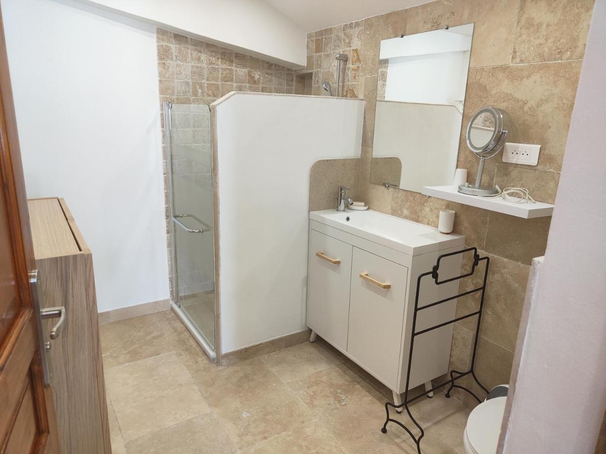 Studio Au Calme Avec Piscine Et Toutes Les Commodites Necessaires Le Thor Exterior foto